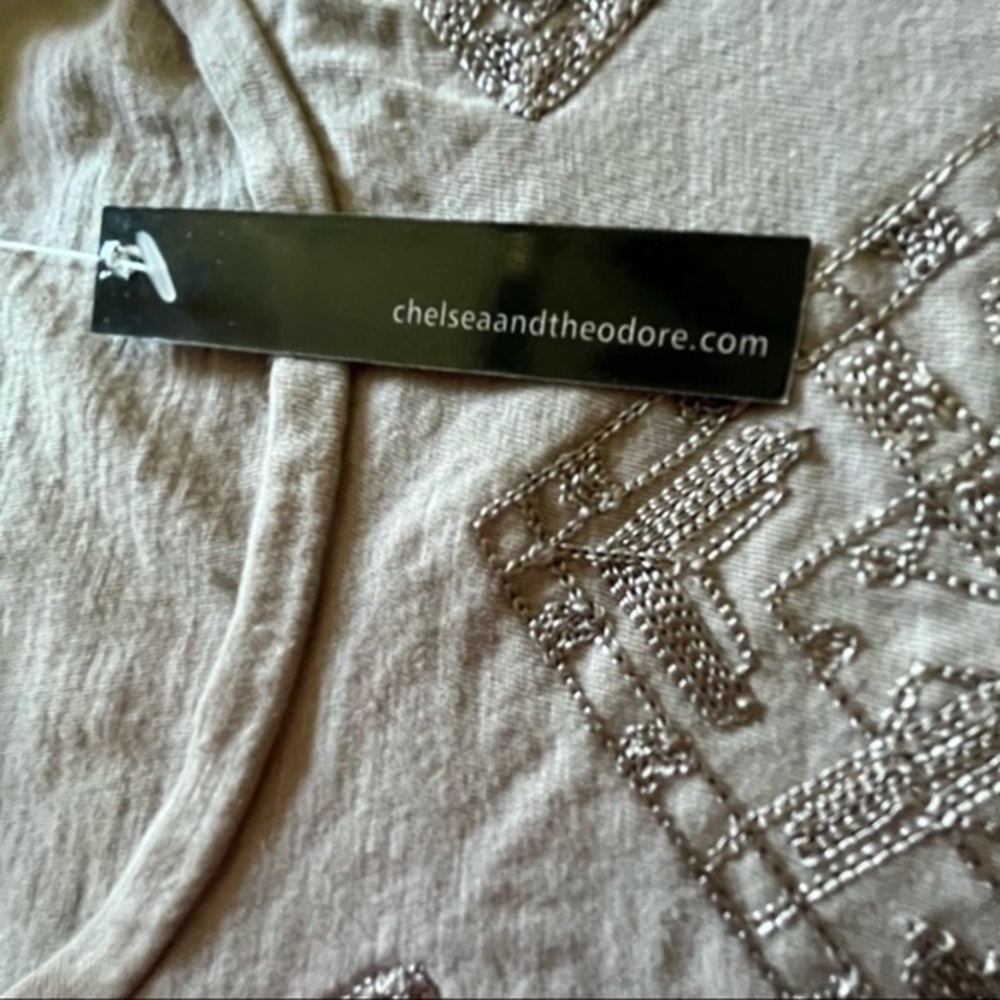 Chelsea And Theodore Assymetrical Top Women’s Size Medium - Picture 8 of 8